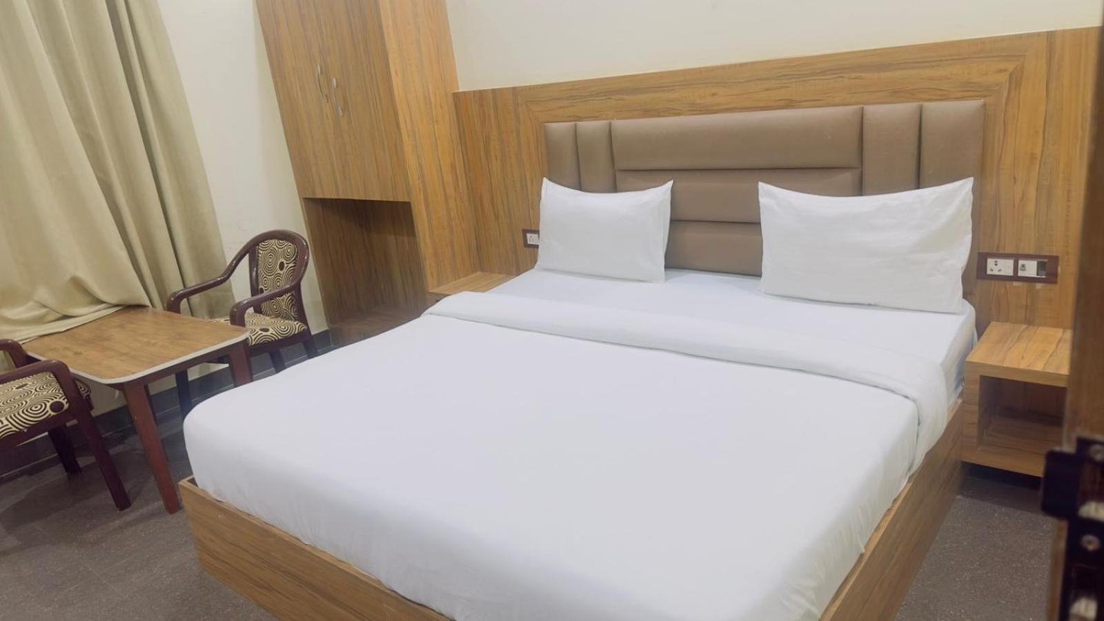 Hotel Gt International Tajganj Экстерьер фото