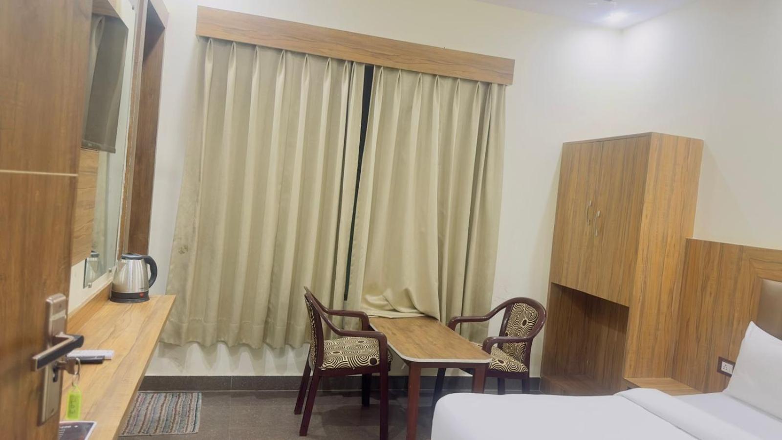 Hotel Gt International Tajganj Экстерьер фото