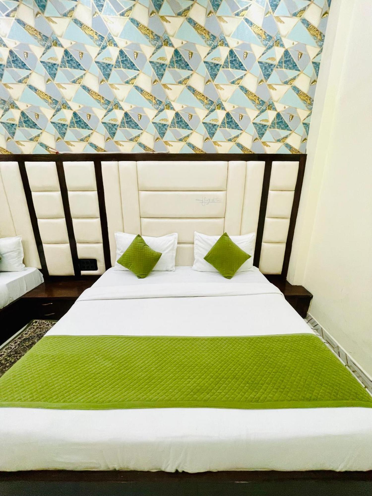 Hotel Gt International Tajganj Экстерьер фото