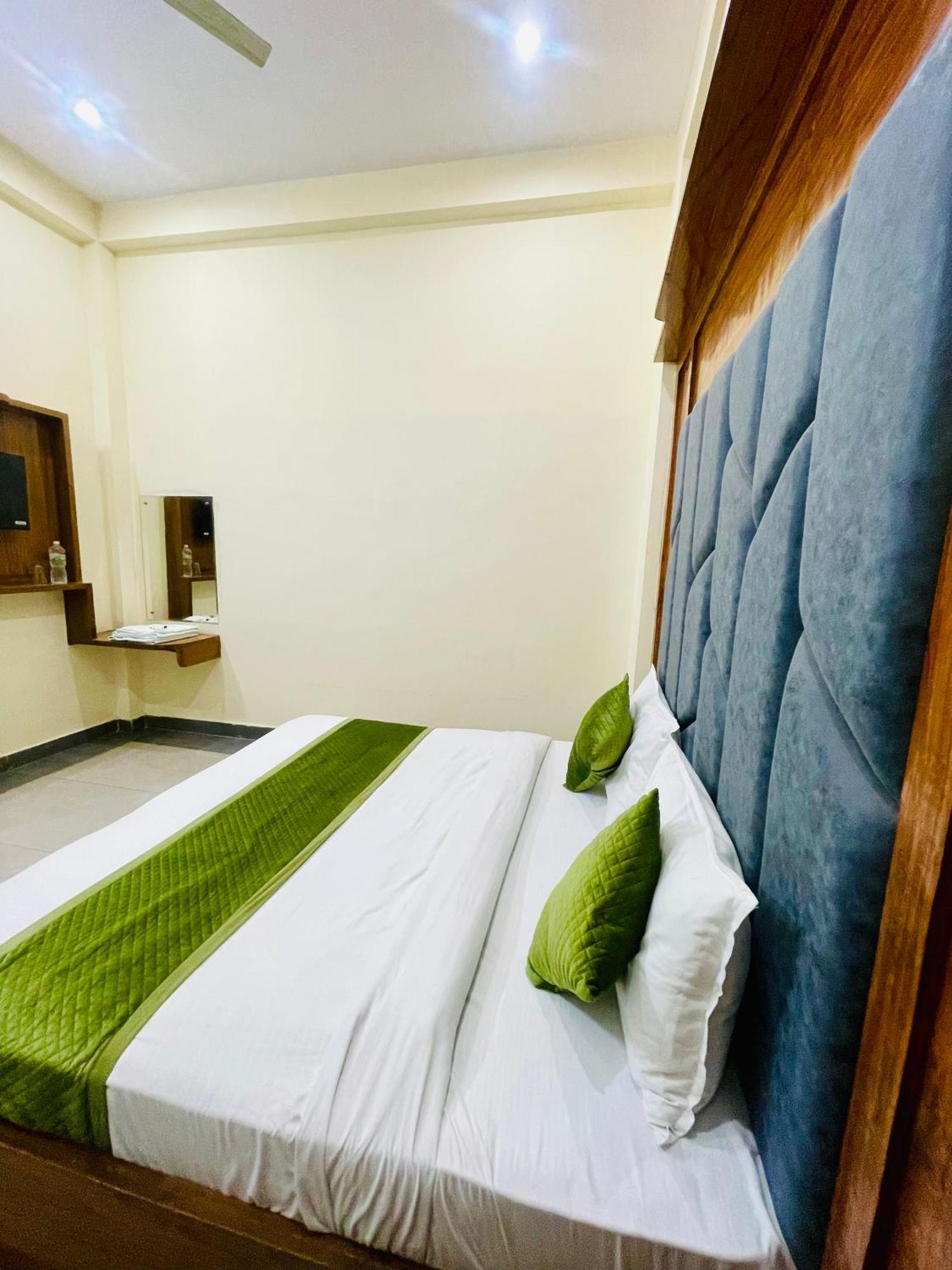 Hotel Gt International Tajganj Экстерьер фото