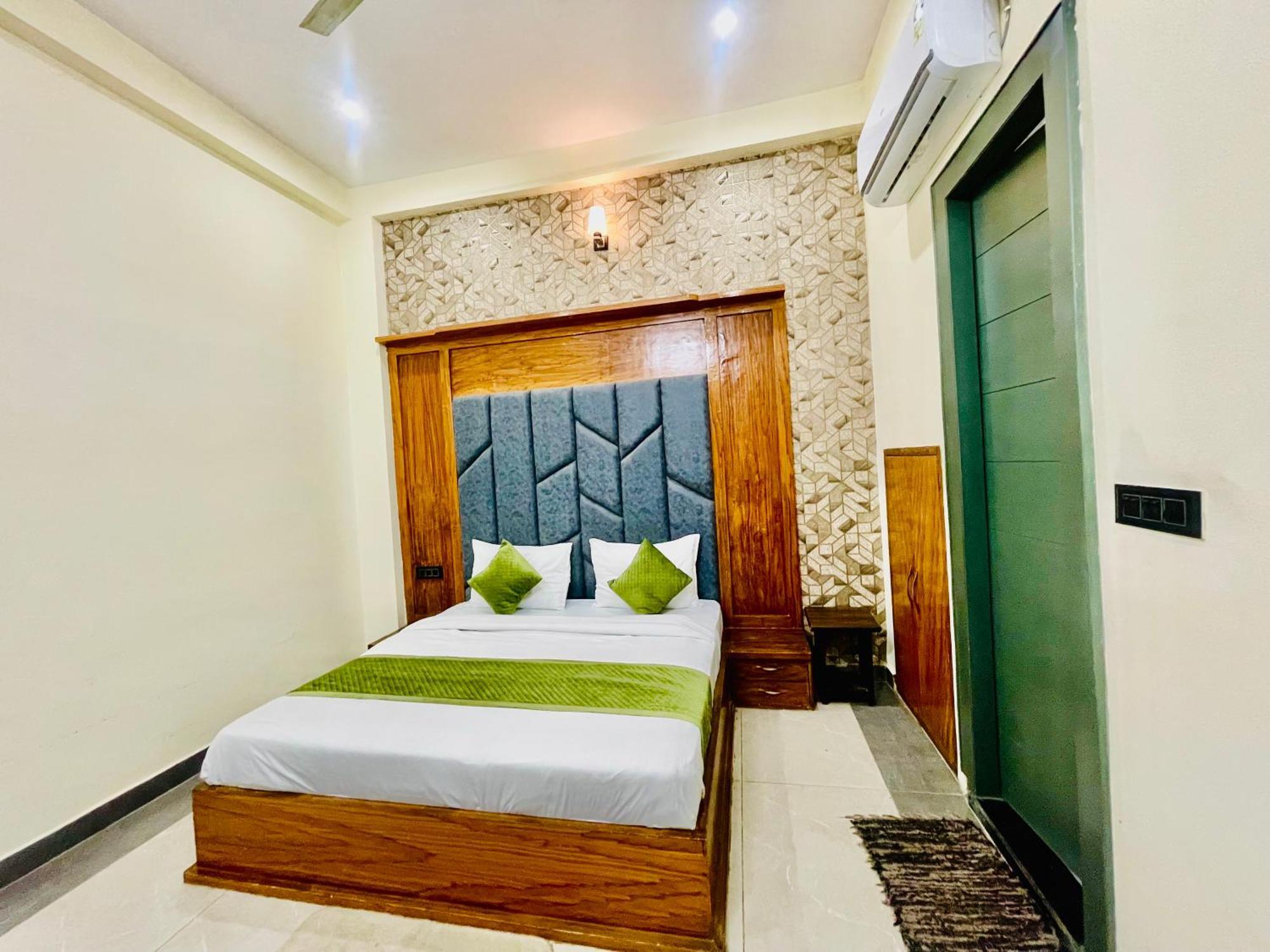 Hotel Gt International Tajganj Экстерьер фото